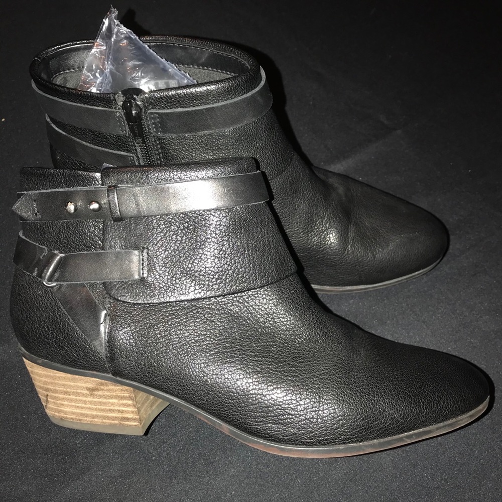 Clarks cushion perfect black heeled booties EUC